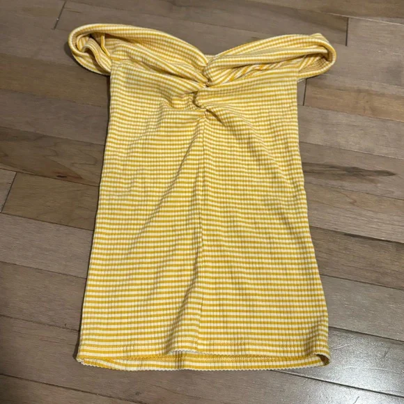 EUC Reformation Sunrise Cold Shoulder Shirt - Picture 3 of 8